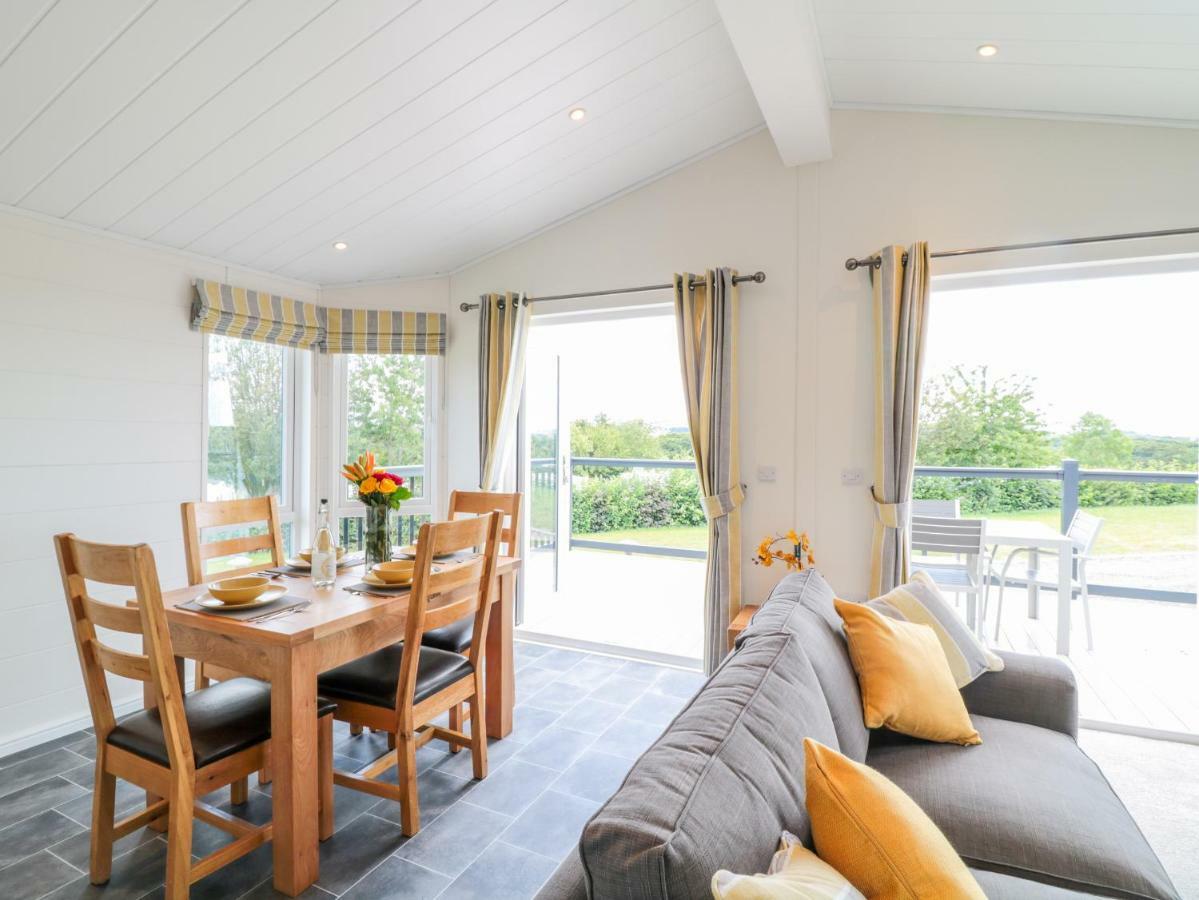 Birch Lodge Нютън Абът Екстериор снимка