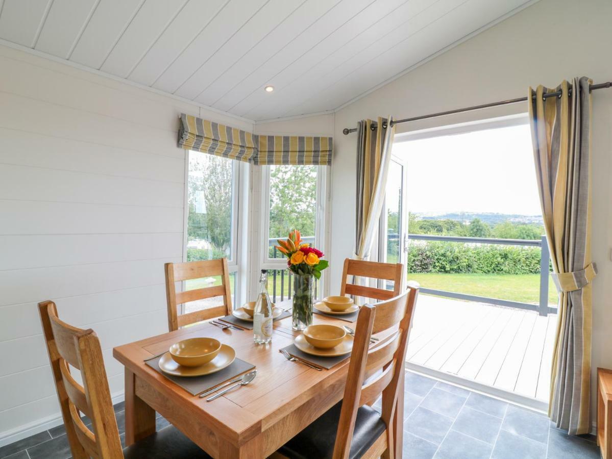 Birch Lodge Нютън Абът Екстериор снимка